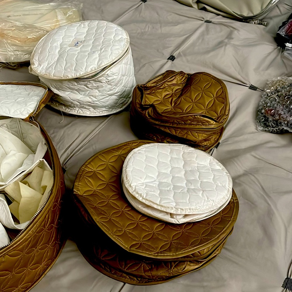 Padded dish packing bags